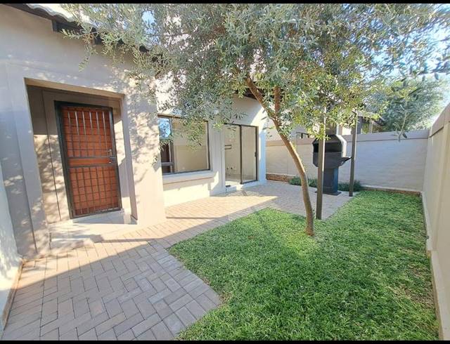 3 BEDROOM TOWNHOUSE FOR SALE IN MONTANA EXT 2